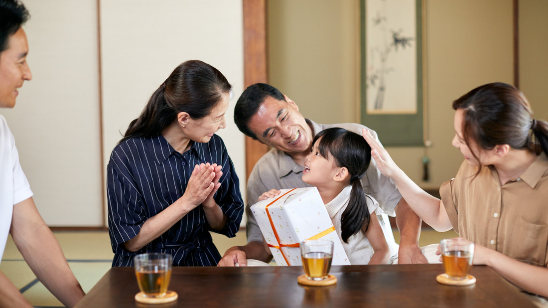 家族で集まる季節に贈りたい“ハンカチエプロン”布帛の騎士
