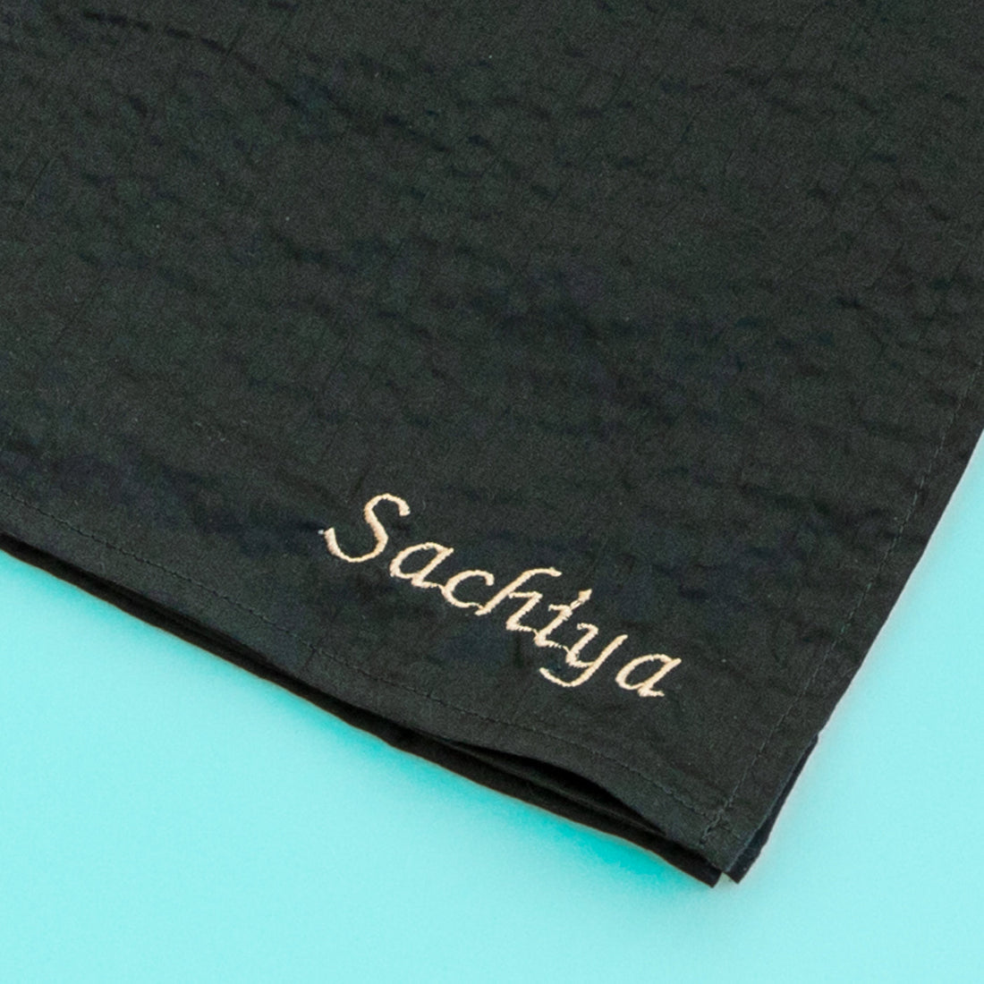 お名前が入る刺繍サービスを開始しました。