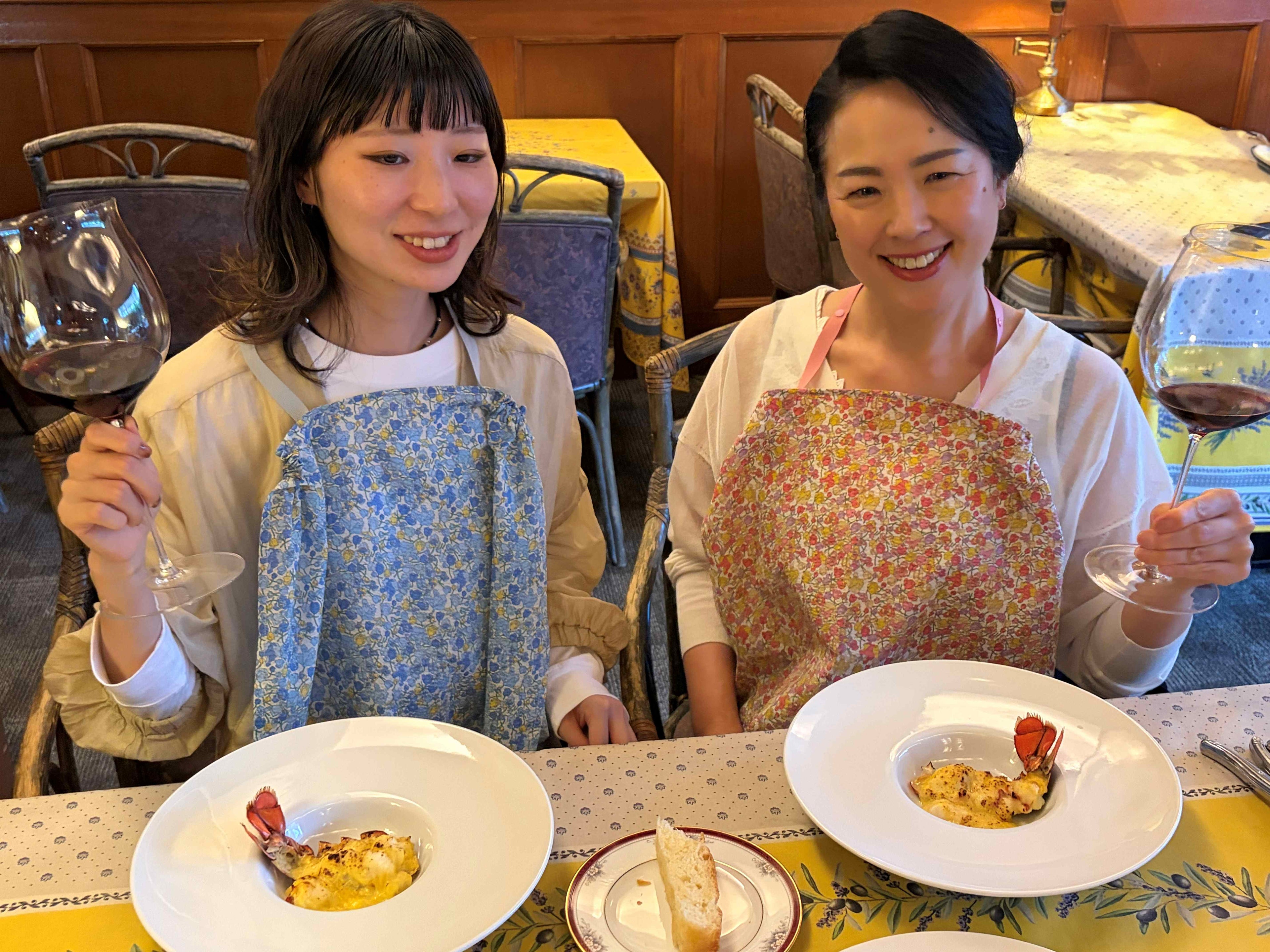 お食事エプロンで快適な外食