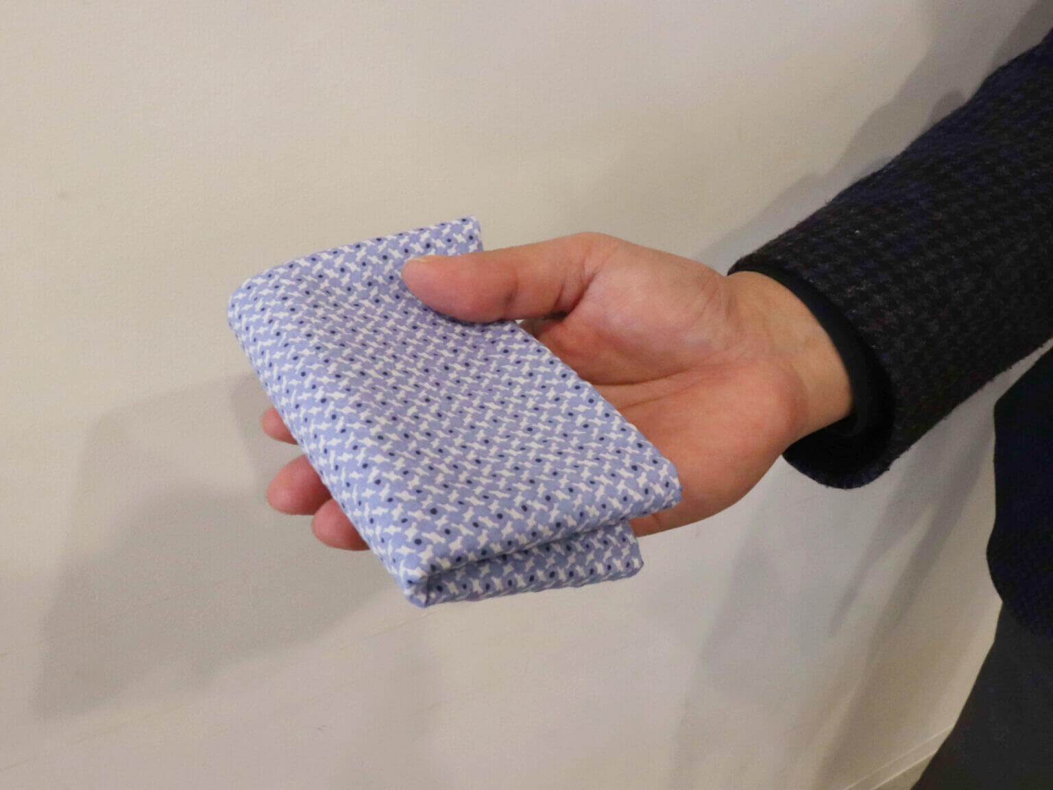 ハンカチエプロンとは？大人の品格を守るスマートなアイテム