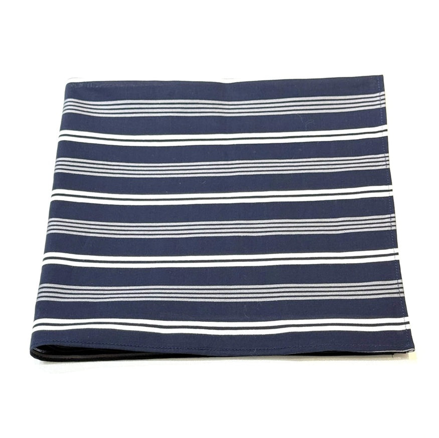 Features of the adult nursing apron that can be used safely while traveling or on the move