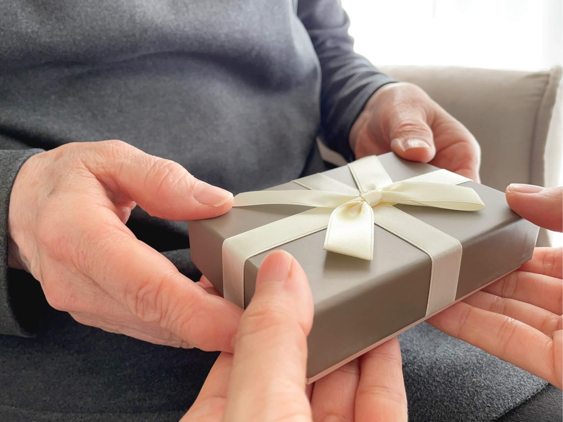 What are useful gifts that will make your parents happy?