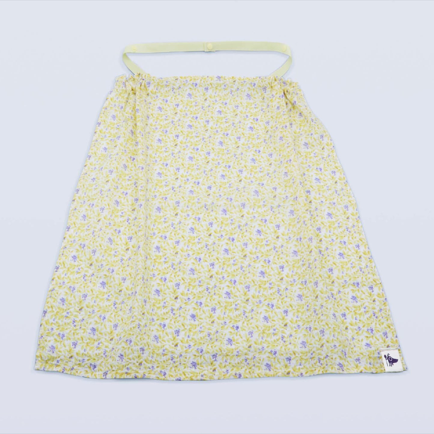 食事中のエプロンになる様子