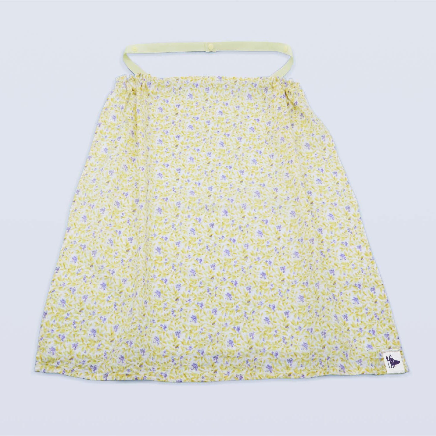 食事中のエプロンになる様子